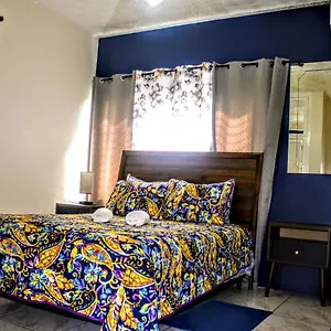  Apartment Crystoural Liguanea Sovereign - 2 Bedrooms, 3 Beds, Host 4 Guest- Kingston! Jamaica